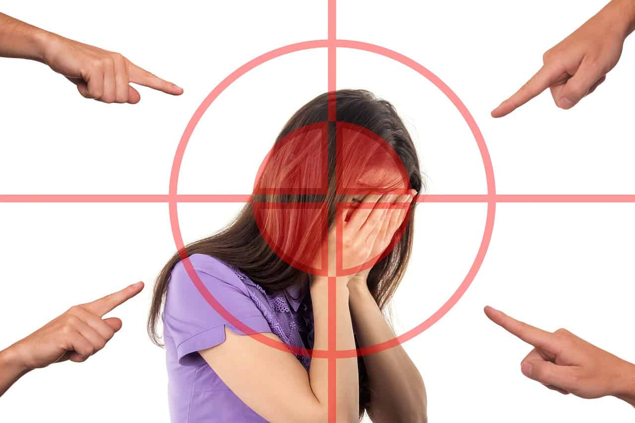 אצבעות מאשימות